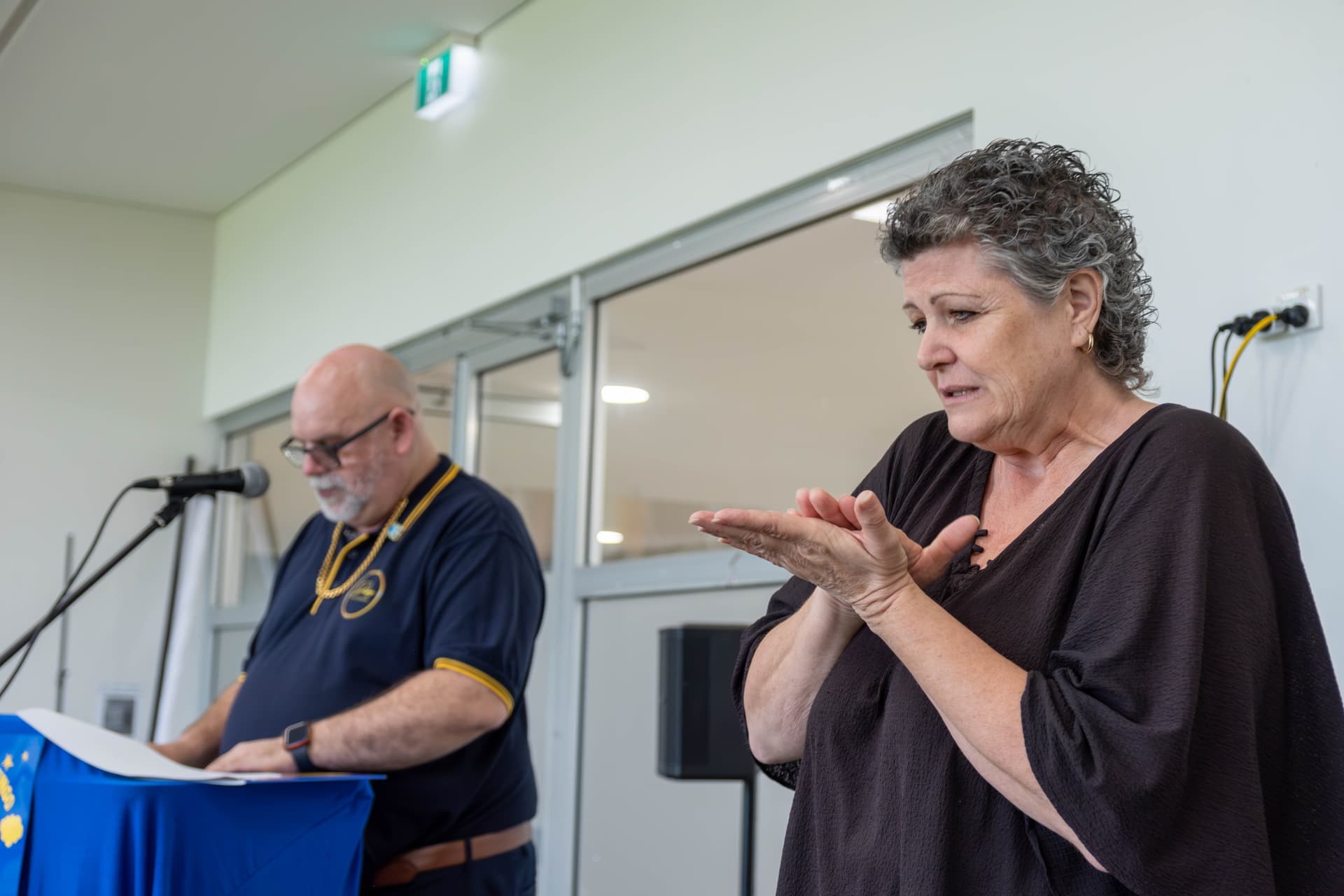 Auslan communication and tutoring in a workshop setting